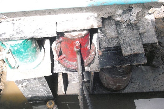 การยกบ้านดีดบ้าน